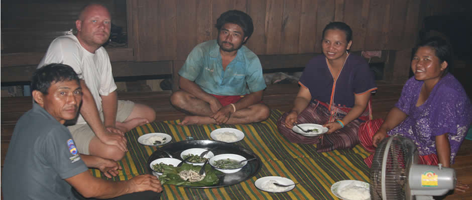 Aftensmad med værtsfamilien i Muang Paem